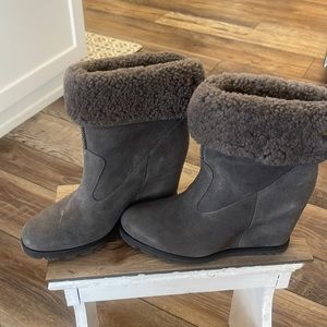 New Wedge Gray  UGG Boots Size 6 New REDUCED